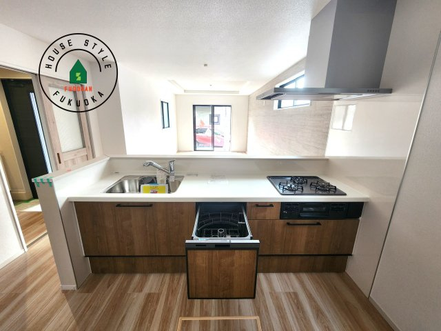 糸島市潤1丁目第2-1棟（1号棟）　のキッチン|ご家族を近くに感じられる対面キッチンのLDK。会話もはずみそうですね。