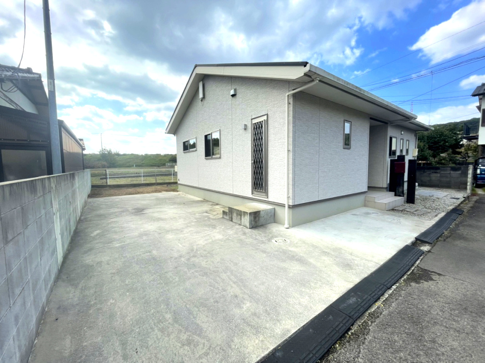 岡本町　平家戸建の駐車場