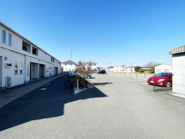 イマジン春日の駐車場
