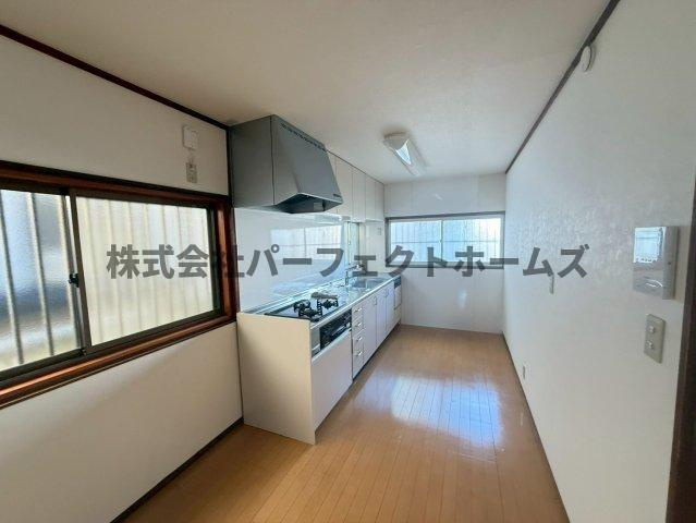 宮之下町戸建　賃貸の居間・リビング|ゆったり過ごせるリビングです