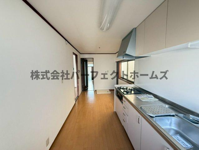 宮之下町戸建　賃貸の内装|明るい色調の室内です