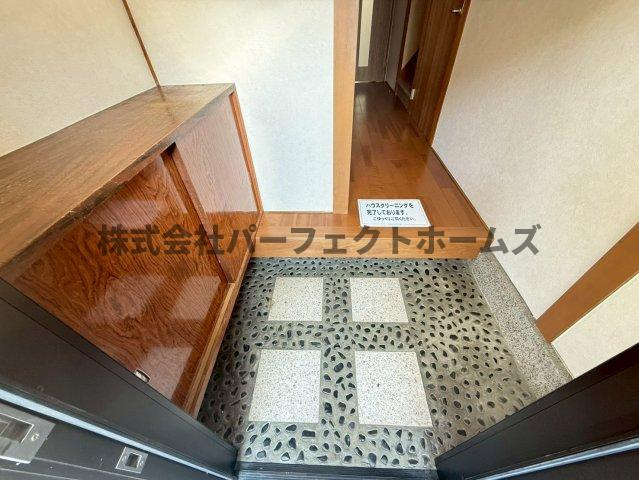 宮之下町戸建　賃貸の玄関|ゆったりとした玄関です