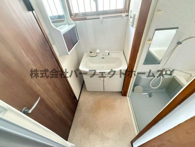 宮之下町戸建　賃貸の洗面所|脱衣スペースもあります