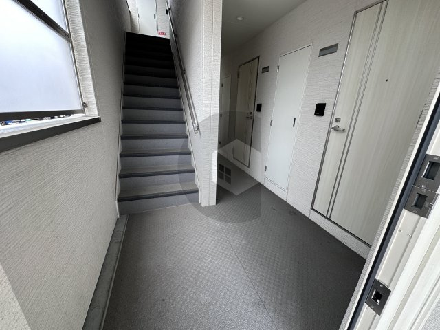 クリエオーレ高井田西のロビー