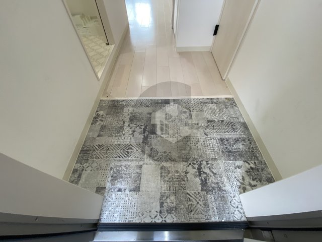 クリエオーレ高井田西の玄関