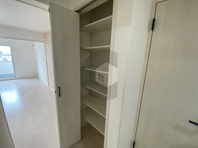 クリエオーレ高井田西の収納