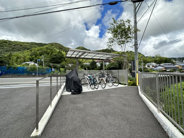 シャーメゾン 四季彩の駐車場