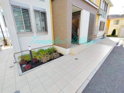 【エントランス】 | モナヴェールⅢ | 綺麗に管理されたエントランス