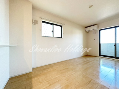 【居間・リビング】 | モナヴェールⅢ | オーシャンビュー♪ゆったりとした12帖の明るいリビング