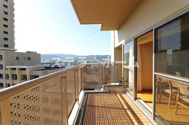 くずはタワーシティT棟のバルコニー|開放的で明るい空間を演出してくれるバルコニーです