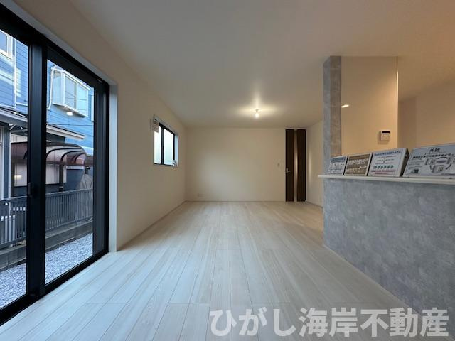 藤沢市辻堂東海岸2丁目　 新築戸建 　全2棟の前面道路含む現地写真|11月15日撮影　建築中　現地外観