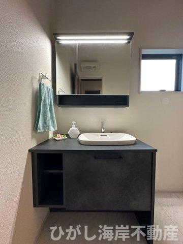 藤沢市辻堂東海岸2丁目　 新築戸建 　全2棟の独立洗面台|三面鏡化粧台