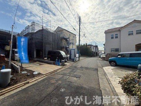 平塚市田村8丁目　新築戸建　全3棟の前面道路含む現地写真|2月12日撮影　建築中　現地外観