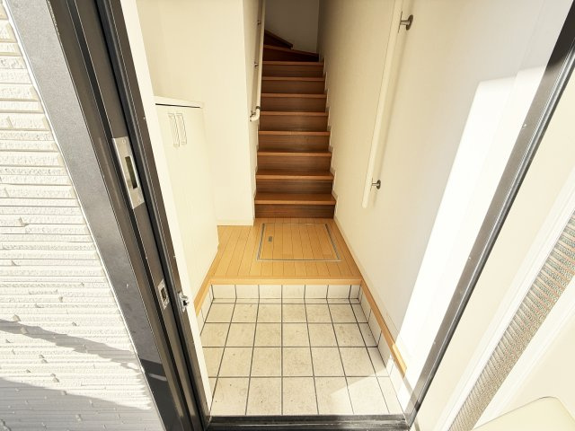 シャーメゾン・アゼリア B棟のエントランス