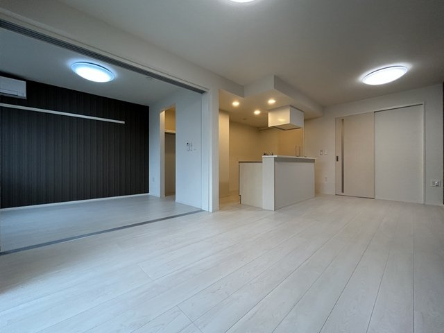 前橋市天川原町２丁目のアパートの居間・リビング