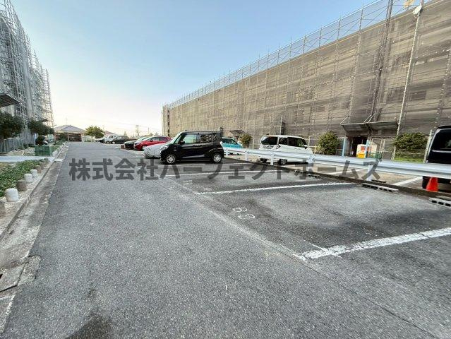 香里三井団地A6棟の駐車場|駐車場です