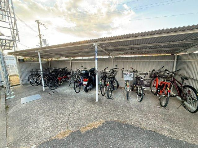 香里三井団地A6棟のその他共用部分|自転車置場