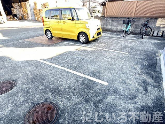 ヴィラ北浜の駐車場