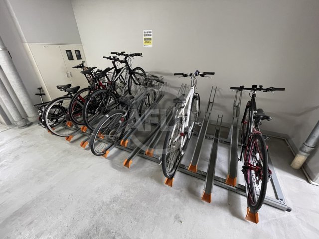 ラ・フォルム本町WESTのその他共用部分|ラ・フォルム本町WEST　駐輪場