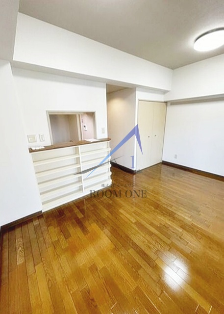 リバーサイドマンションＢ棟の居間・リビング|洋室のお部屋です。