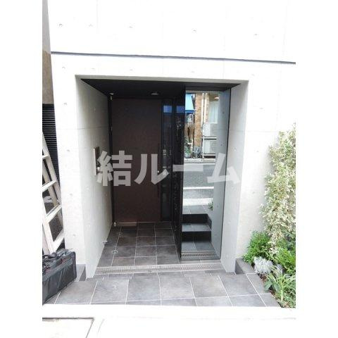 文京区本駒込１丁目の賃貸マンションのエントランス