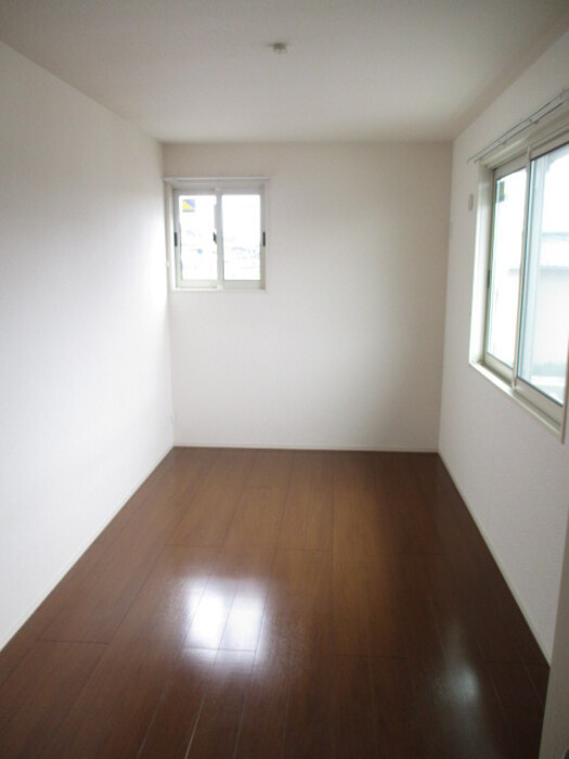 ビストロの寝室|風通しも良い寝室です☆