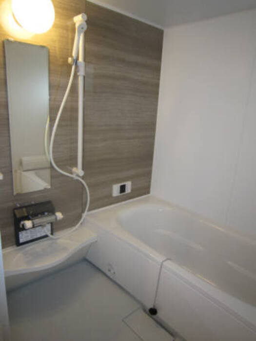 ビストロの浴室|追い焚き付きのお風呂です♪