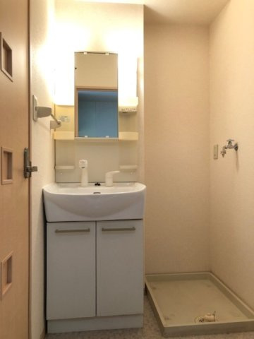 ラーン・サバーイの洗面所|明るい洗面所です★