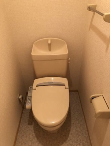 ラーン・サバーイのトイレ|嬉しい温水洗浄便座付き♪