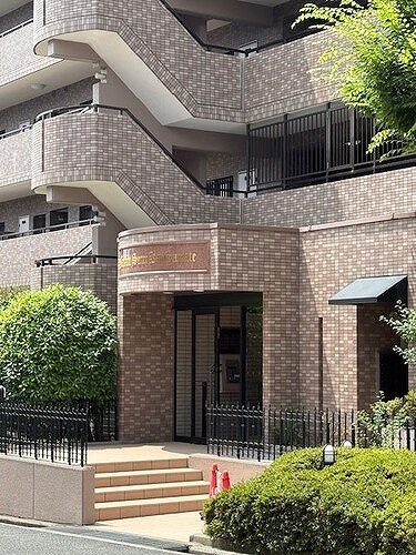 ライオンズマンション千里上山手のエントランス