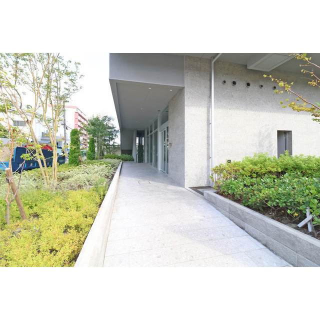 TOPAZ江坂のエントランス