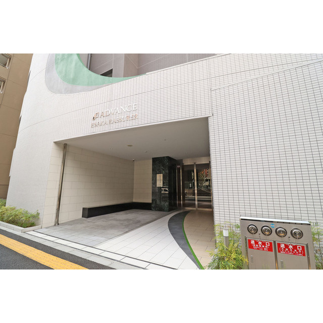 アドバンス江坂ラシュレのエントランス
