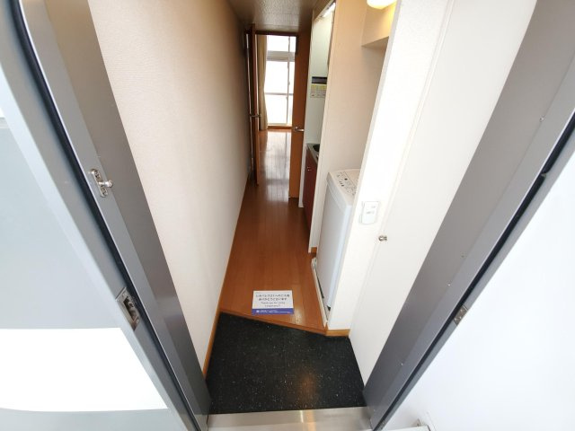 レオパレス青葉丘の玄関