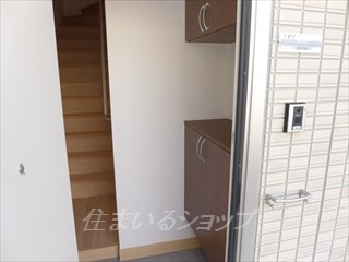 広島市安佐北区口田南２丁目のアパートの玄関|シューズボックスあり