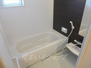 広島市安佐北区口田南２丁目のアパートの浴室|追い焚き・窓あり