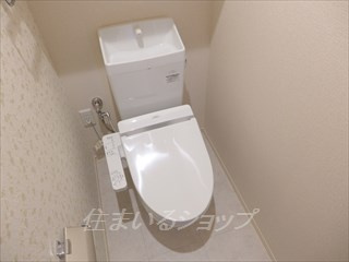 広島市安佐北区口田南２丁目のアパートのトイレ|シャワートイレ・収納棚あり