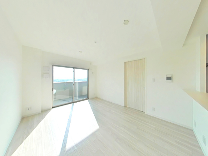 アルファスマート総社駅南の居間・リビング|・リビングダイニング
日中は電気を付けなくても明るいです！