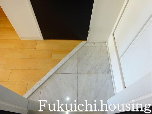 ZESTY千歳船橋の玄関