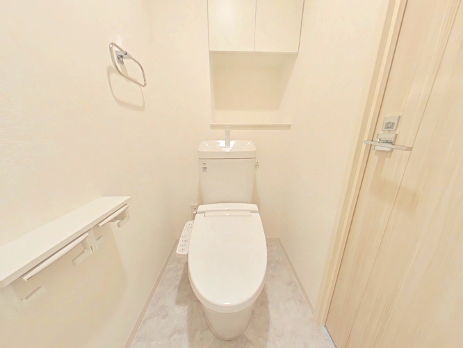 アルファスマート総社駅南のトイレ|・トイレ
収納スペースも付いており、清潔感あるトイレです！