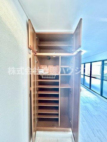 アパートメント松虫の収納|玄関収納