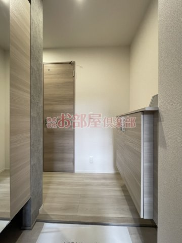 アベリアⅡ番館の玄関|収納もある玄関です