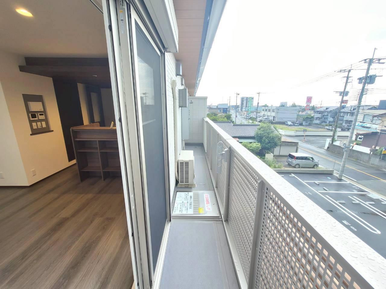 アベリアⅡ番館のバルコニー|外からの目が気にならないバルコニーで洗濯物が干せます