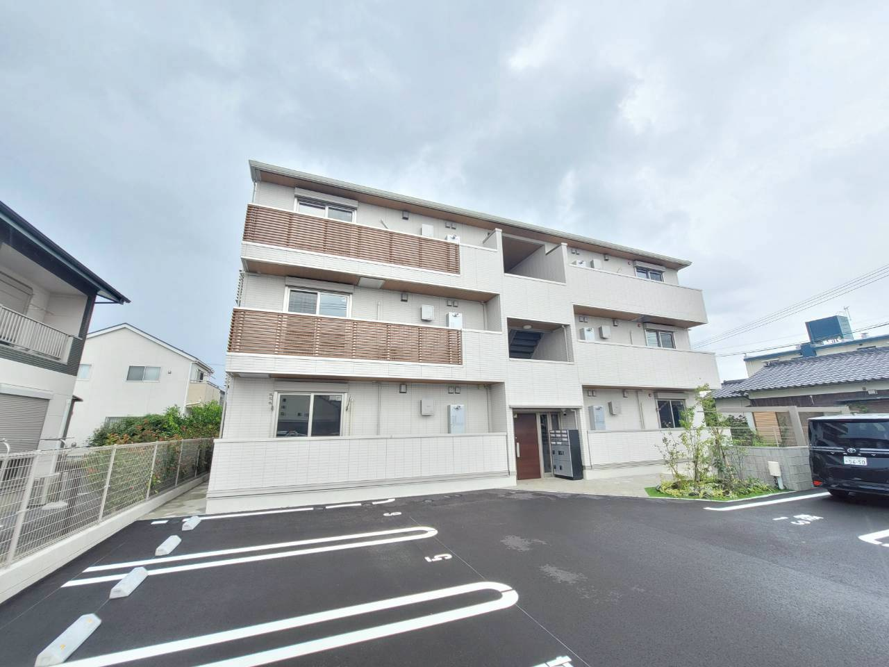 アベリアⅡ番館の駐車場|カースペースがあります