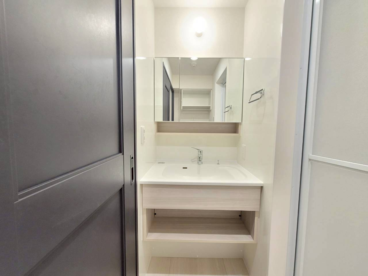 アベリアⅡ番館の洗面所|※同施工会社の類似物件のお写真です