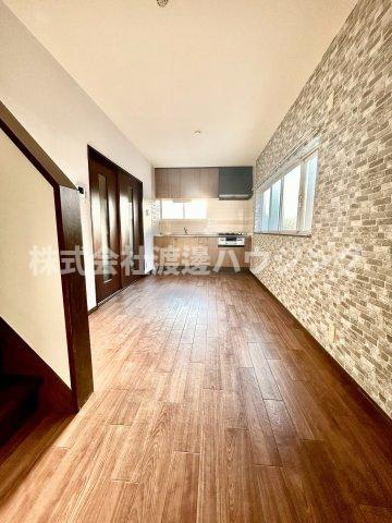 十八条一戸建の居間・リビング