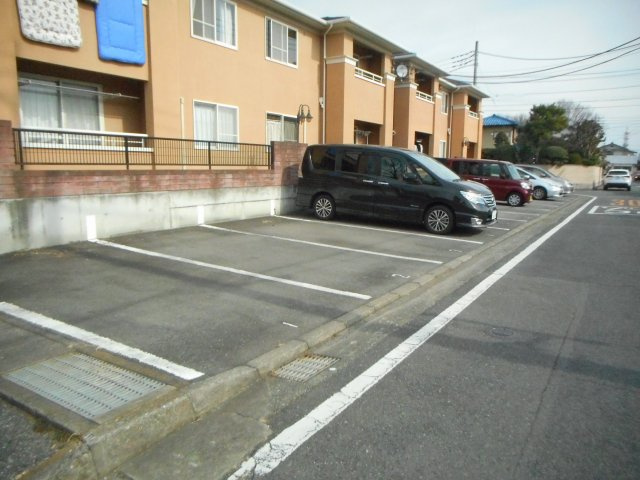 グランデステージ日吉B棟の駐車場|駐車場完備です