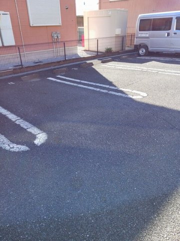 パリスの駐車場|駐車場があるので、車を買う予定の方も安心です