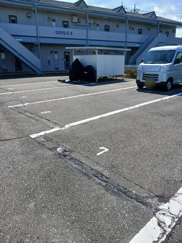 ヒロパレスⅡの駐車場|車をお持ちの方に嬉しい駐車場付きの物件です