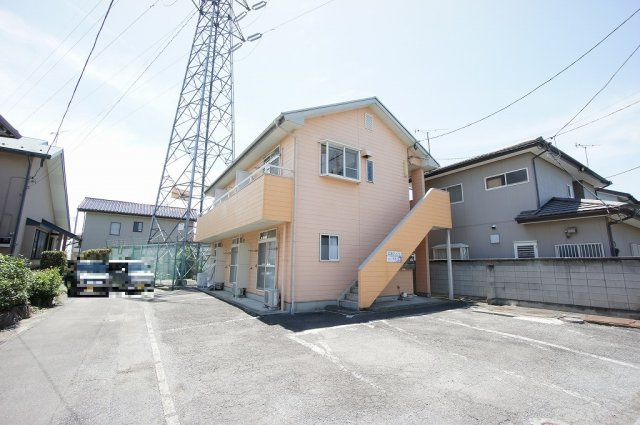 江田ハイツの駐車場|車をお持ちの方に嬉しい駐車場付きの物件です