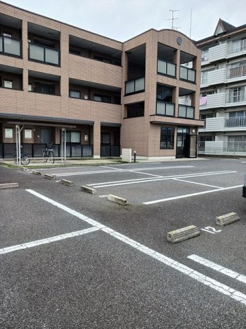 グレイスマンションⅡの駐車場|駐車場があるので、車を買う予定の方も安心です